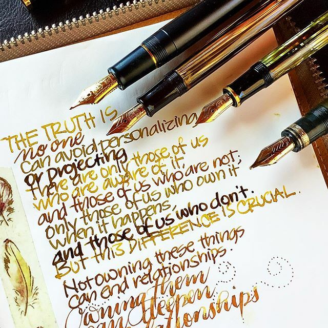aileen09's tweet photo. Currently inked pens with gold inks.
.
Sailor 1911L Matt black with gold trim, Naginata M with Kyo no oto Yamabukiiro
.
Pelikan M400 Brown Tortoise, OM, with RObert Oster African Gold
.
Pelikan M450 Green tortoise, CIM 18K, Kobe Shinkaichi Gold
.
Omas Og… https://t.co/bkWAIlxTgx https://t.co/sRYQ3c0MnS