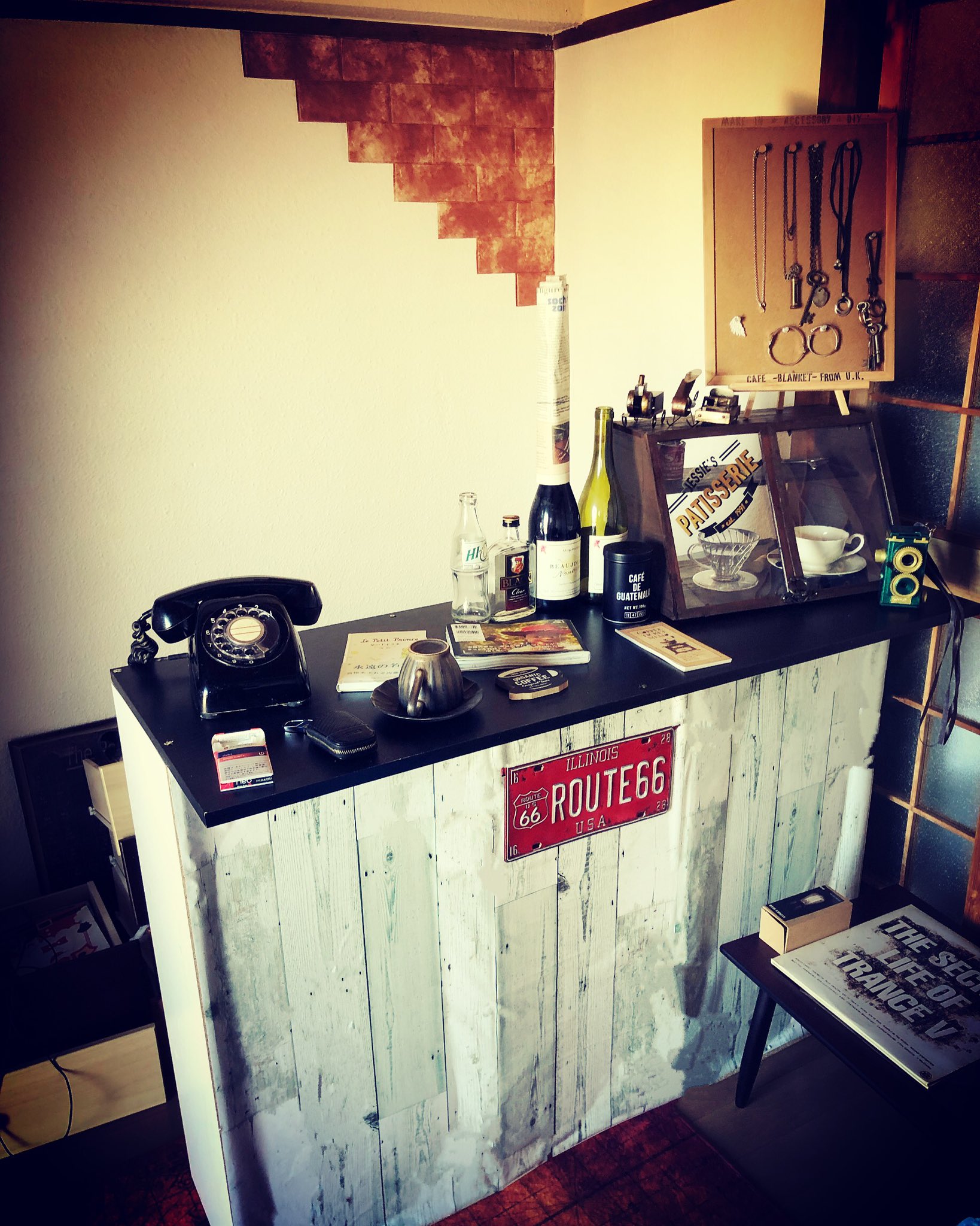 Yuuki T Y T Studio カウンターテーブルを自室に置きたかったので安い材料で自作してみました 100均のリメイクシートも全然使えますね W レトロ アンティーク 喫茶 Bar バー カウンター テーブル インテリア Diy 昭和 アメリカン 100均