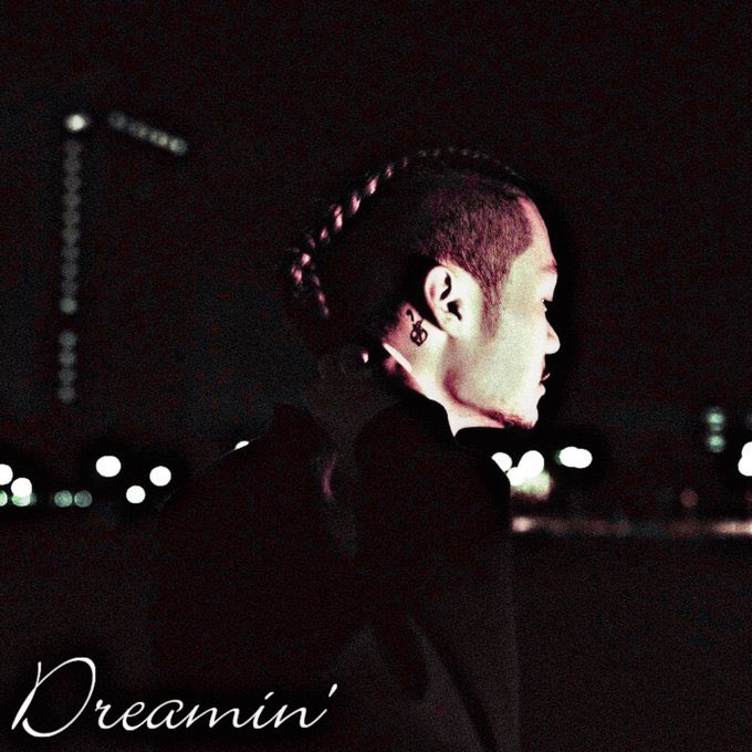 SKILL_1997's tweet photo. 関西の同い年！
銀河から1月31日にNew tune

「Dreamin’」

が配信🚀🚀

同い年やから尚更刺激受けまくりです。
ぜひチェックしてみて下さい！
あと2日！！🤭 https://t.co/ADdA2LnRVH