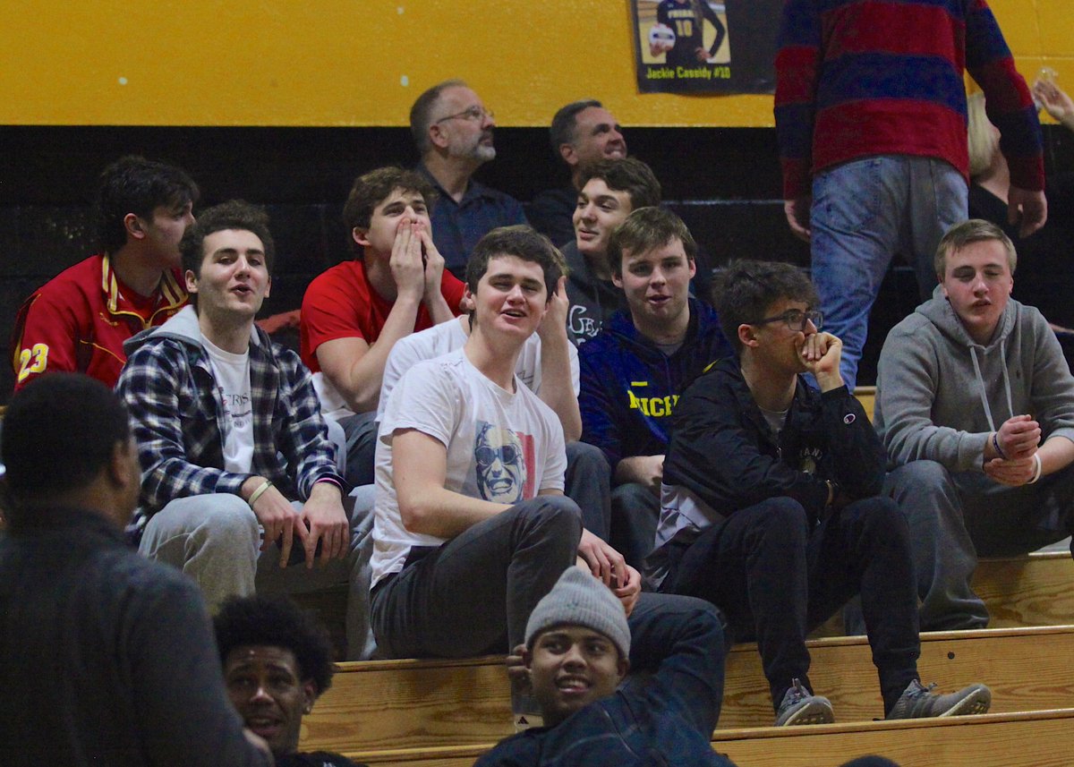 Geoff_Walter's tweet photo. Special shoutout to the #FlyerFaithful for trekking all the way out to St. Anthony's for the @Chaminade_Hoops game tonight! 1/2 https://t.co/4Lo4Nqd0d3