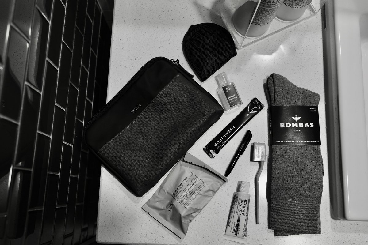 rajtuli's tweet photo. ⁦⁦@Delta⁩ love the addition of ⁦@BOMBAS⁩ to the ⁦@tumitravel⁩ dopp kits https://t.co/8Dm1StjNPP