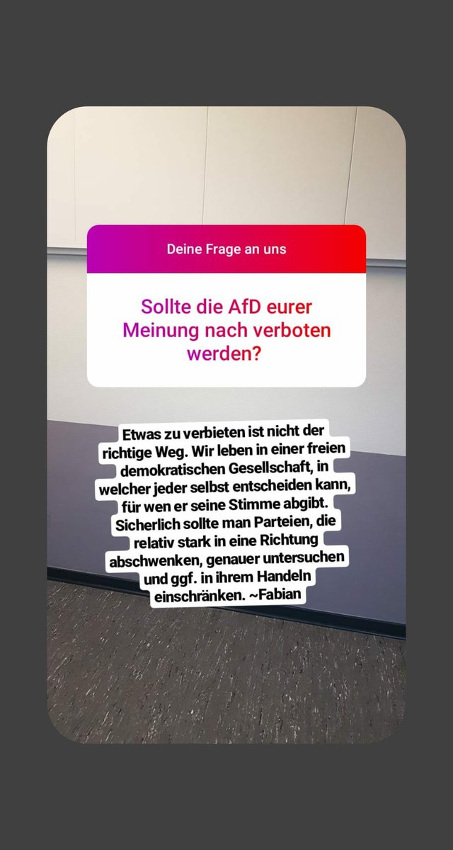 .@Piratenpartei sagt mir bitte, dass das NICHT die offizielle Position der Partei ist! Faschistische Parteien dürfen einer Demokratie NICHTwählbar sein, weil Faschismus IMMER antidenokratisch ist!