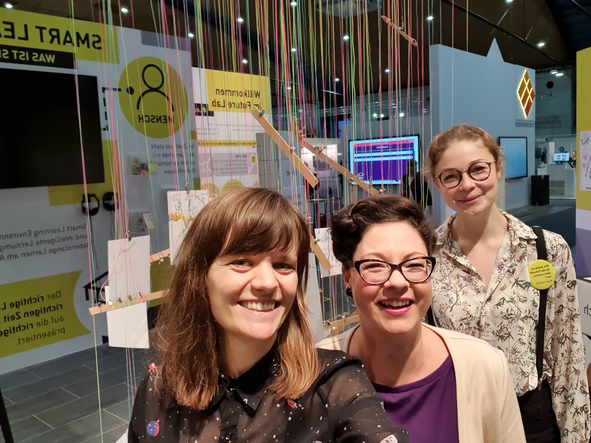 EduOrakel's tweet photo. https://t.co/112TNjOLUs. Was ein wunderbarer Tag @learntec_news. Ich möchte einfach nur DANKE sagen, an alle die mit uns gemeinsam über die Zukunft des Lernens gesprochen haben. Morgen geht es weiter und ich freue mich auf euch!! #LearnLab2020 #LearnTec2020 https://t.co/EfsWuVbz7W
