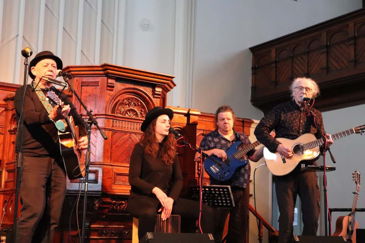 Lunchtime Live tweet media