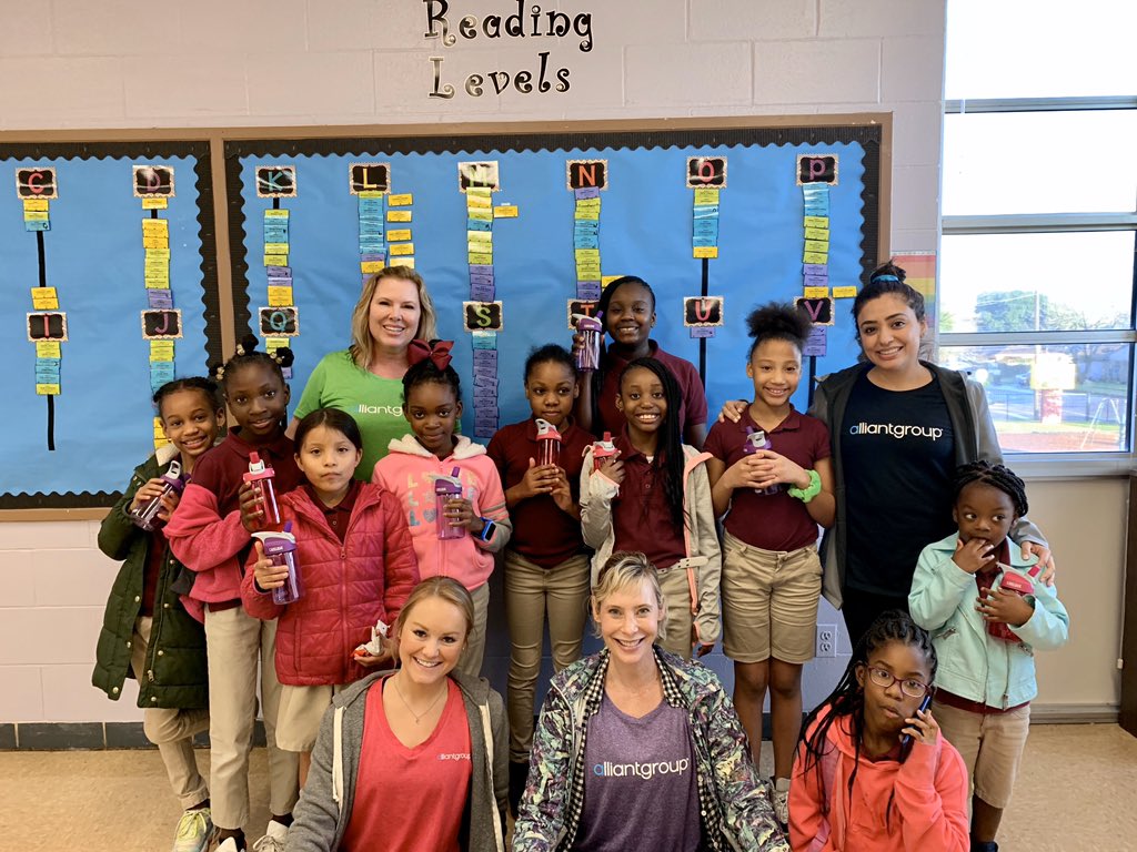 DorinaCG7's tweet image. Today, we had the pleasure to teach our #STEAM Town class @WoodsonESHISD with our #wellness team! The girls learned about healthy eating 🍎🥦 and did some fun exercises! @CaseyWeather @melliebaxter @tcombes #alliantgroupGivesBack @GHWCC