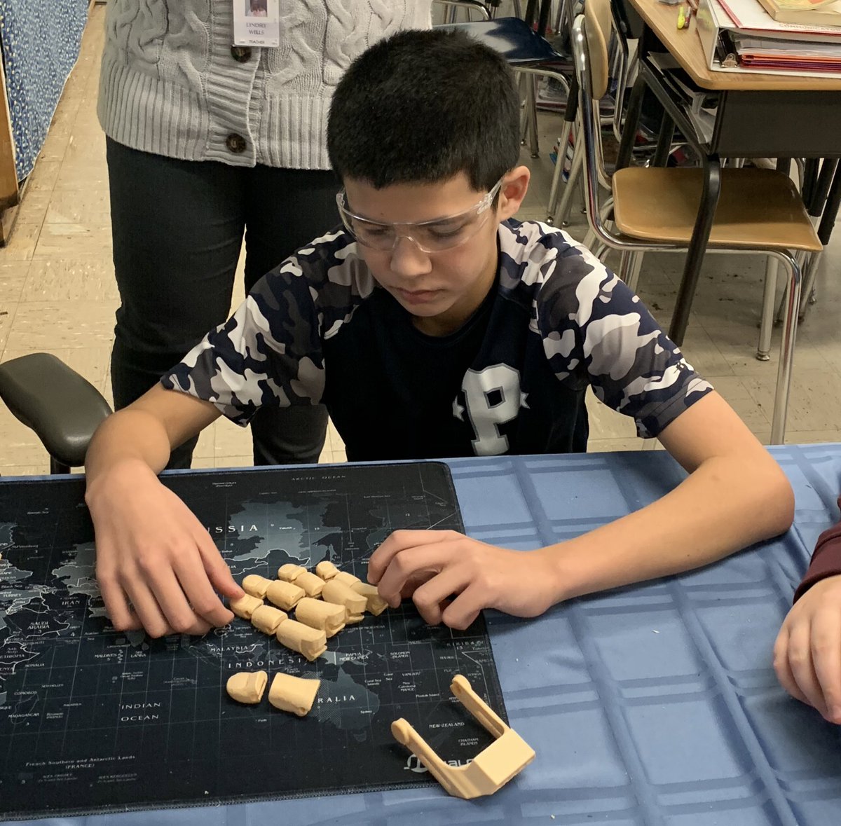 SammonSTEAM's tweet photo. Grade 6 Ss @OakGroveES40 in C. McCabe’s class grappling with assembly of 3D printed prosthetic hands. They will be on display @WCSDEmpowers STEAM EXPO Feb. 22. Thank you @Wells4EdTech! @JessicaTurnerNY @ASchout10 @tara_prockter @wcsdtechdr @ANikolaTech https://t.co/yh5E7F2Ybd