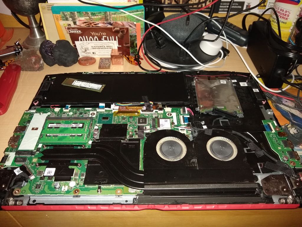 sarahndipitous's tweet photo. Me: *looks at pic the kid sent from #MichTech* Your laptop died?
Him: Yup. Viewing was this afternoon, open casket.. https://t.co/UcB4V0ieRN
