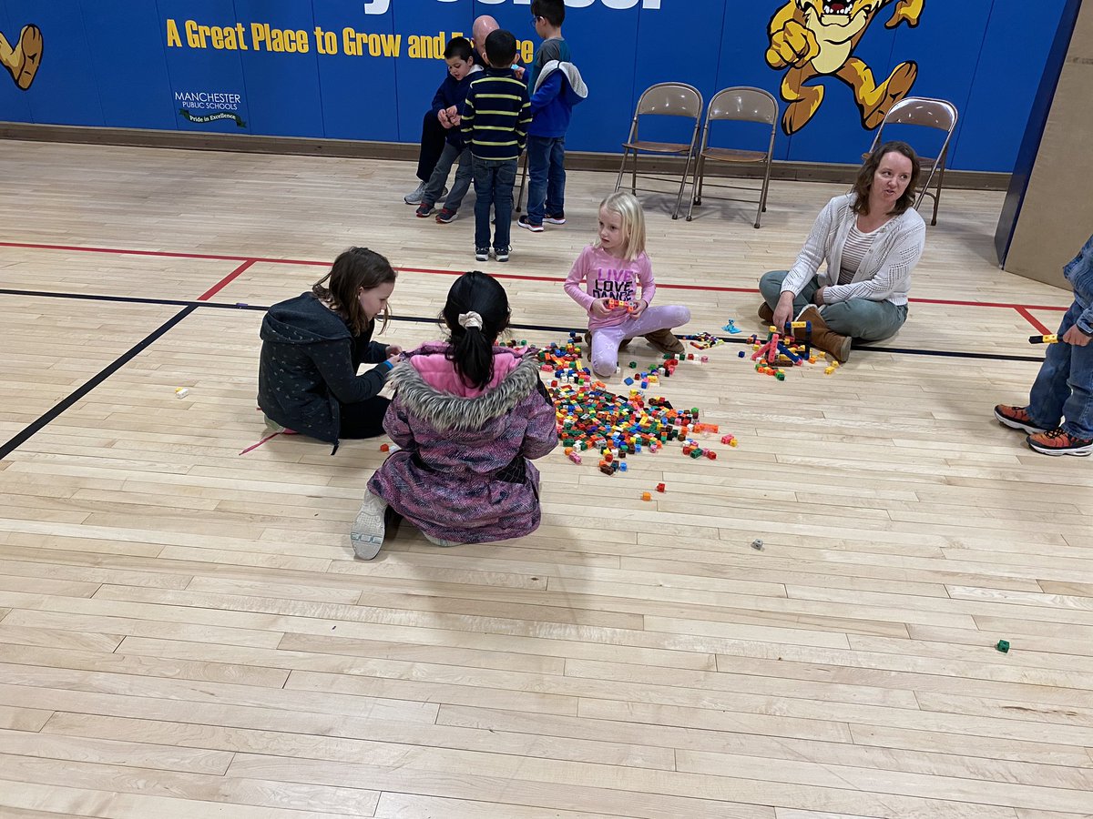 MPS_Buckley's tweet photo. Lots of math activities taking place tonight at Buckley! https://t.co/hHECJMjEcy