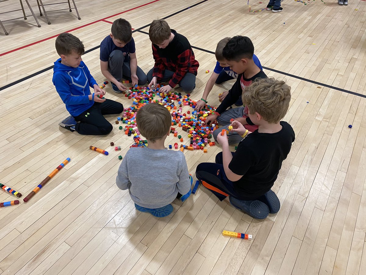 MPS_Buckley's tweet photo. Lots of math activities taking place tonight at Buckley! https://t.co/hHECJMjEcy