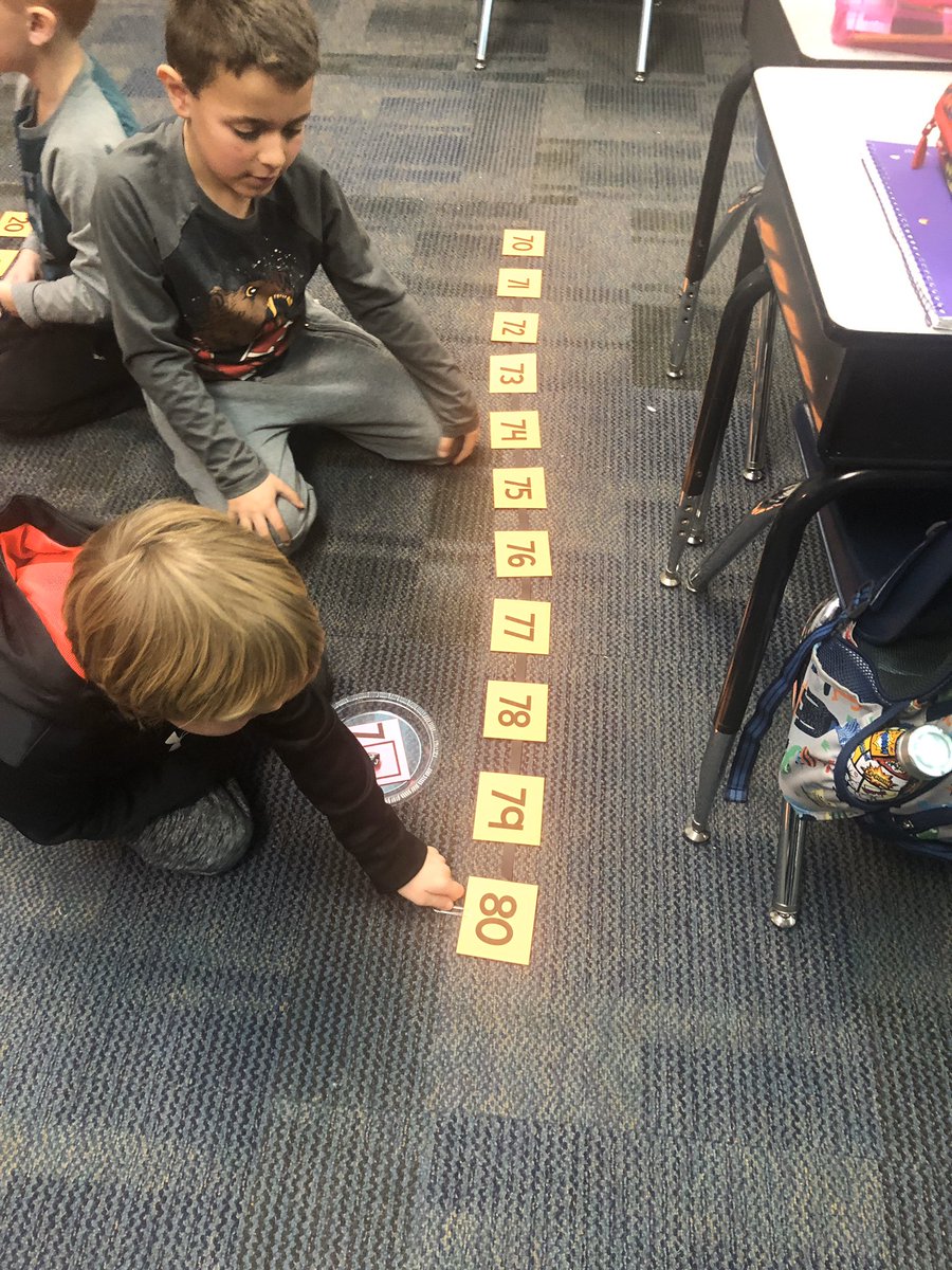 PES_Curtis's tweet photo. Students used number lines to round to the nearest ten. #magicofmath #secondgradesmarties https://t.co/o93Wi050Gm