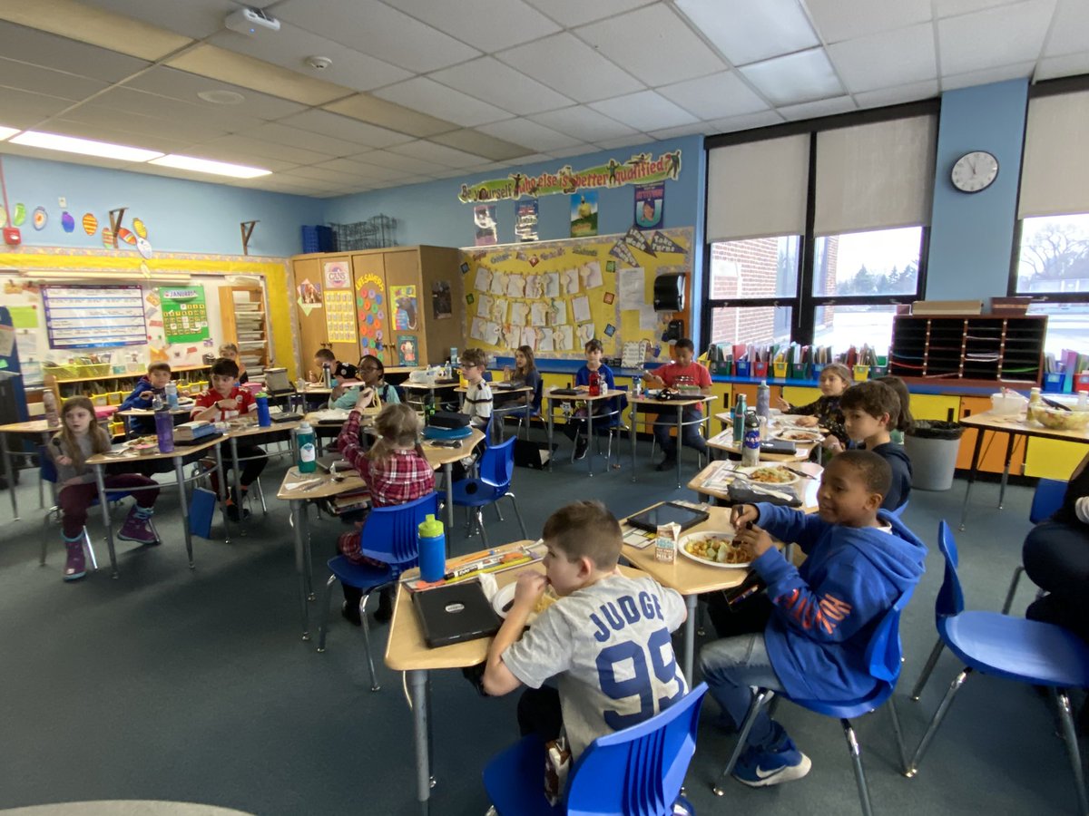 veronica_vw's tweet photo. Boy was the Olive Garden lunch yummy! #mannschool #WeAreD97 https://t.co/7S4vOuuEjP