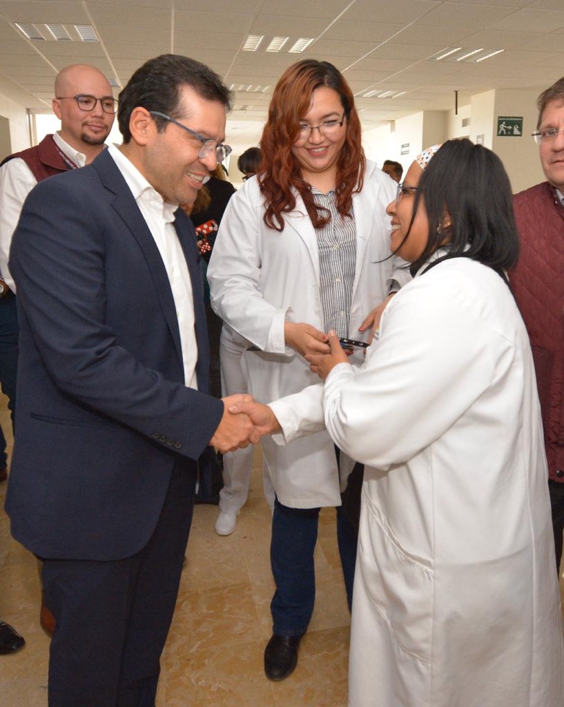 LuisAntoRamirez's tweet photo. En compañía del gobernador del Edo. de #Hidalgo @omarfayad recorrimos las instalaciones del Hospital Gral del @ISSSTE_mx en #Pachuca. Constatamos el gran esfuerzo que hace nuestro personal por brindar un trato amable y con calidad. @lopezobrador_ https://t.co/odwNz95bCa