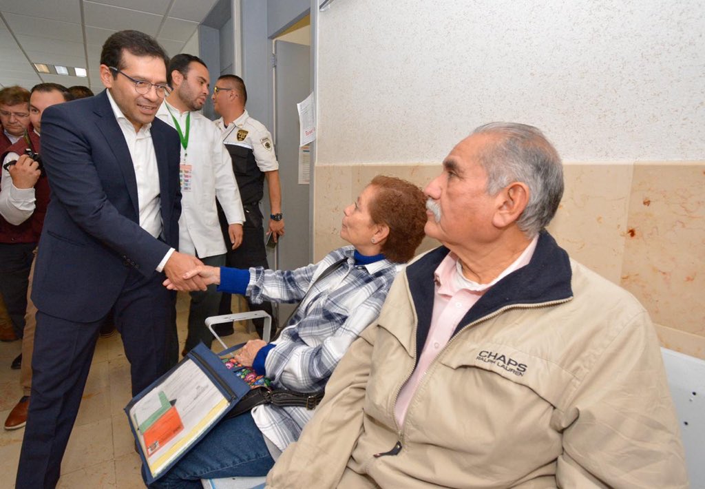 LuisAntoRamirez's tweet photo. En compañía del gobernador del Edo. de #Hidalgo @omarfayad recorrimos las instalaciones del Hospital Gral del @ISSSTE_mx en #Pachuca. Constatamos el gran esfuerzo que hace nuestro personal por brindar un trato amable y con calidad. @lopezobrador_ https://t.co/odwNz95bCa