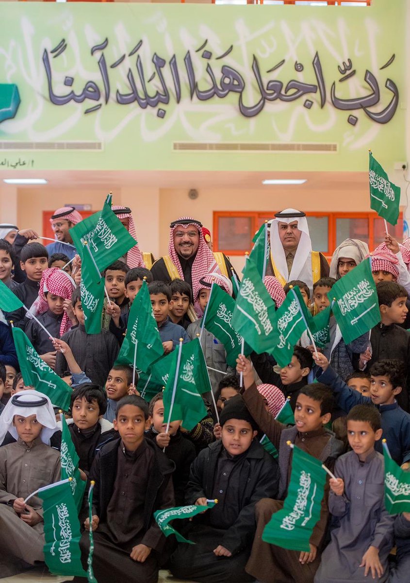EmarahAlQassim's tweet photo. والمنفذة بتكلفة اجماليه تزيد عن 10 مليون ريال .. 
#أمير_منطقة_القصيم يفتتح مبنى مشروع #مدرسة_الخطيب_البغدادي بمركز الفويلق ويطلع على سير اليوم الدراسي لطلابها. https://t.co/RYSUi8u8CD