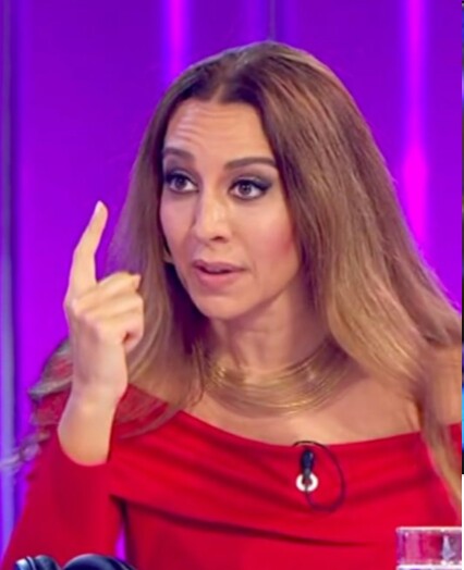 sugar_saady's tweet photo. #LaIslaDeLasTentaciones6

*Andrea haciendo manualidades a Óscar*

-Ismael: no puedo verlo.

-Mónica: Cristofer acaba de ver como Fani se empotraba a Rubén y no se fue Ismael, no se fue. https://t.co/vJ80R4e2iN
