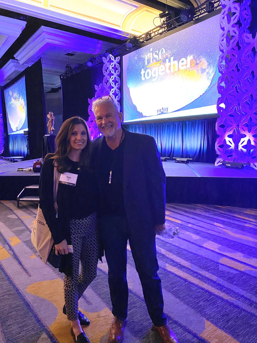 AngieVistageFL's tweet photo. Day 2 of #ChairWorld2020 - inspiring keynote by award winning sculptor, Gary Lee Price, played with clay, and attended some thoughtful workshops on collaboration and research! https://t.co/F1aPXvoVqa