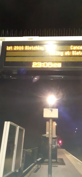 dvlngl's tweet photo. @LNRailway Your 'night team' left 4 boys freezing at Fenny Stratford for >85mins tonight waiting for a bus to replace the 2141. They were told at 2202 it would be 15mins, at 2230 'any time'. It had not arrived by 2306 when another parent collected them. https://t.co/viWObOlR2T