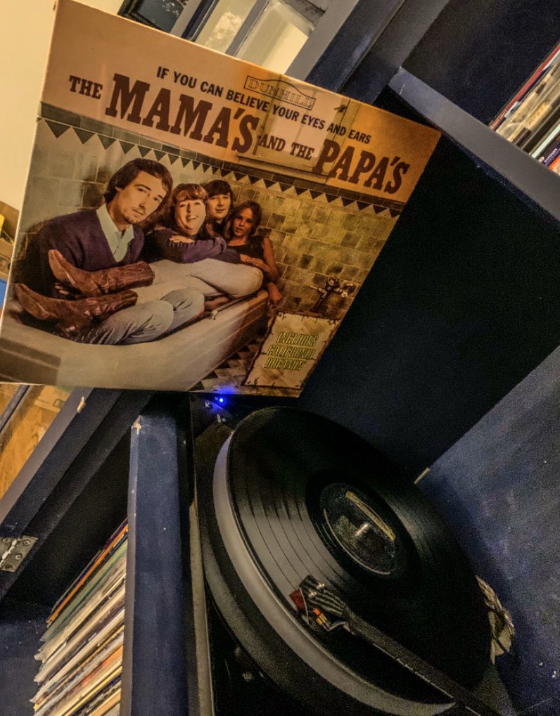 VinylBrag's tweet photo. The 4-part harmonies on this album are mind blowing. 
#mamasandthepapas #californiadreaming #vinyl #vinylrecords #vinyljunkie #recordcollection #records #nowspinning https://t.co/h4QKcEAUVE