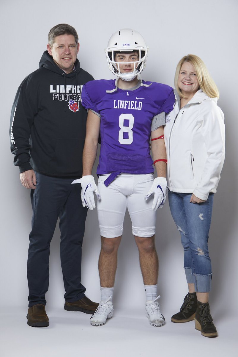 CutterHillock's tweet photo. Been playing this game for so long and it’s finally time for a new chapter. Super excited to announce I am committing to Linfield College! @LinfieldFB @CoachSmithCats @DBCoachFunk #RollCats https://t.co/G31vkwSJ4T