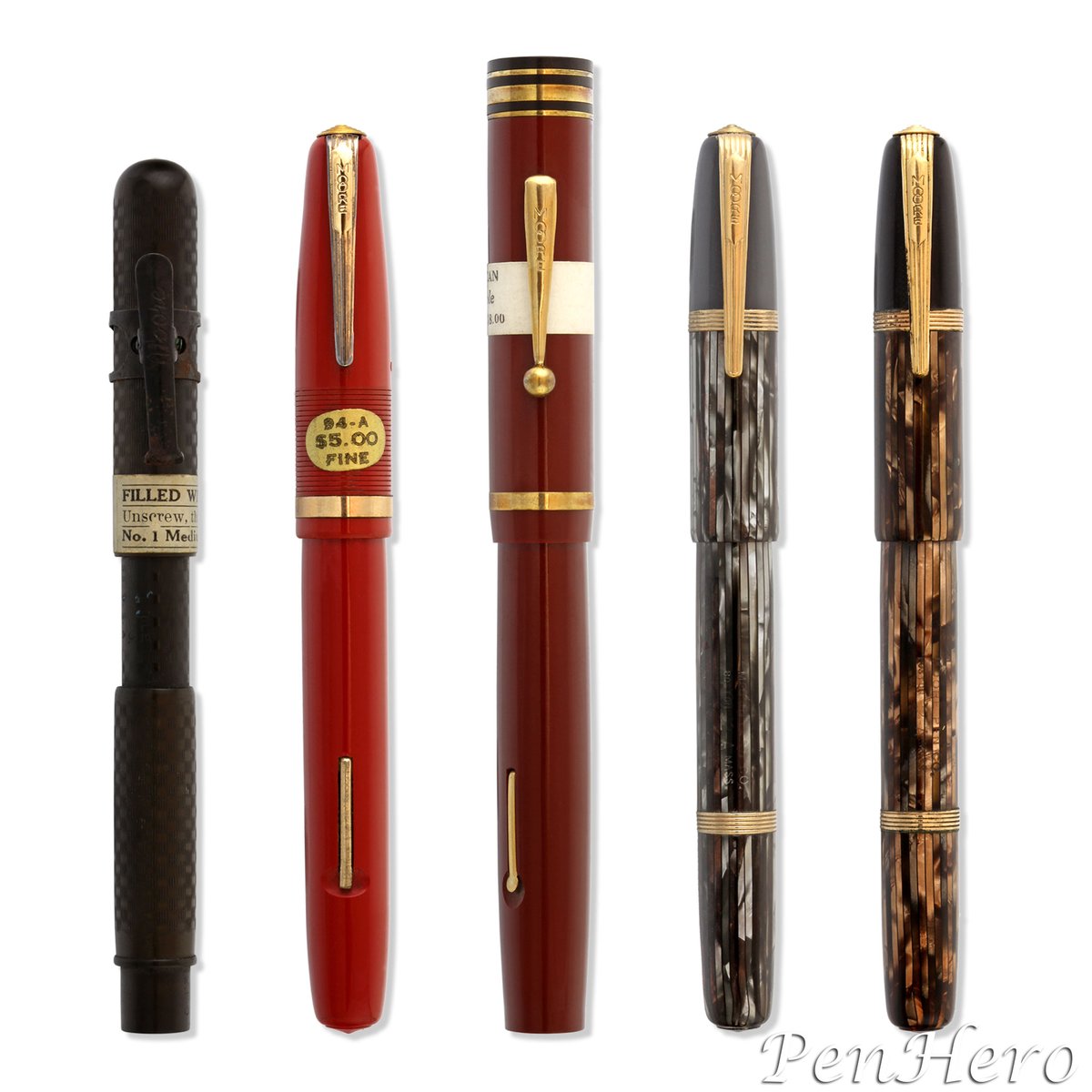 PenHero's tweet photo. This is a five pen profile shot of Moore pens shown in Ross McKinney's article "The Moore Fingertip" in the Spring 2019 Pennant 

#pencollecting #fountainpen #moore #moorepen #safetypen #fingertip #celluloid #terracotta  #penhero https://t.co/FnhJVcPlpV
