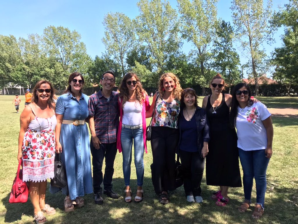 AcsarmientoB's tweet photo. Hoy en el Cierre Distrital de EAV cada sede se presentó a través de distintas propuestas. Nos acompañaron Sebastián  Urquiza y Daniela Larroca, Director y Subdirectora de la Dirección de Educación Especial #EscuelasAbiertasEnVerano @BAeducacion @BAregion12 https://t.co/6wrLheqlC0
