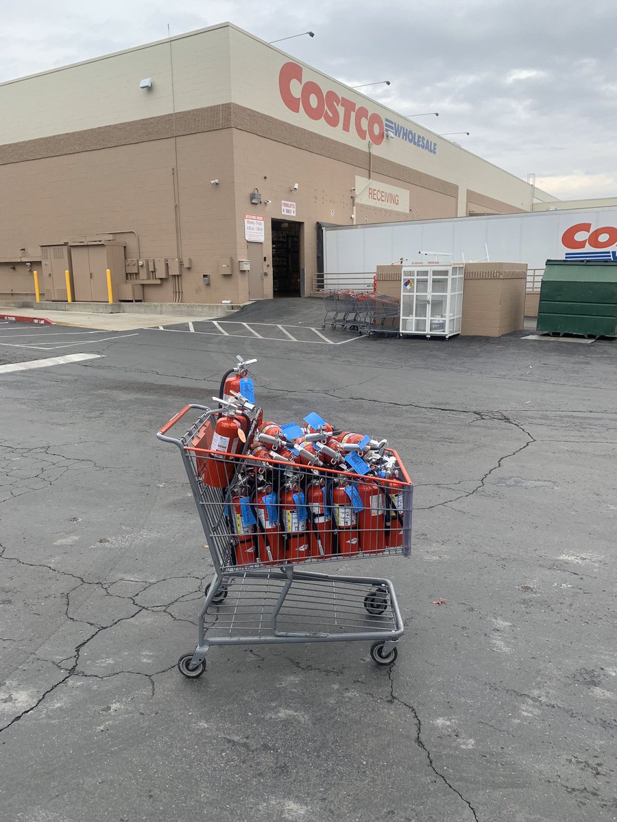 armorfireext's tweet image. Shopping at Costco 😄  We sale top quality fire extinguishers from brands you trust #Amerex #Badger. Thank you to our friends at Costco for choosing Armor Fire Extinguisher Co.  for your fire protection needs. #armorfireextinguisher #fireextinguisher #firstaidkits