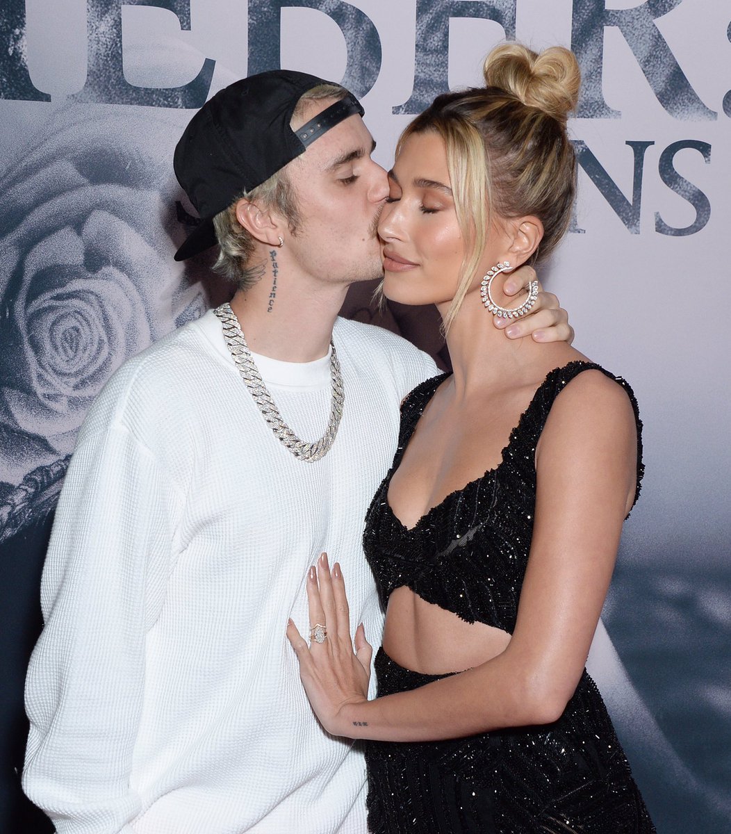 DJBmidias's tweet photo. E VAMOS DE FOFURA! 💕

HQ: Justin e Hailey Bieber no tapete vermelho da première do documentário “Justin Bieber: Seasons” em Los Angeles, CA - 27 de janeiro.
#JustinBieberSeasons https://t.co/W3dpB9Wpnh