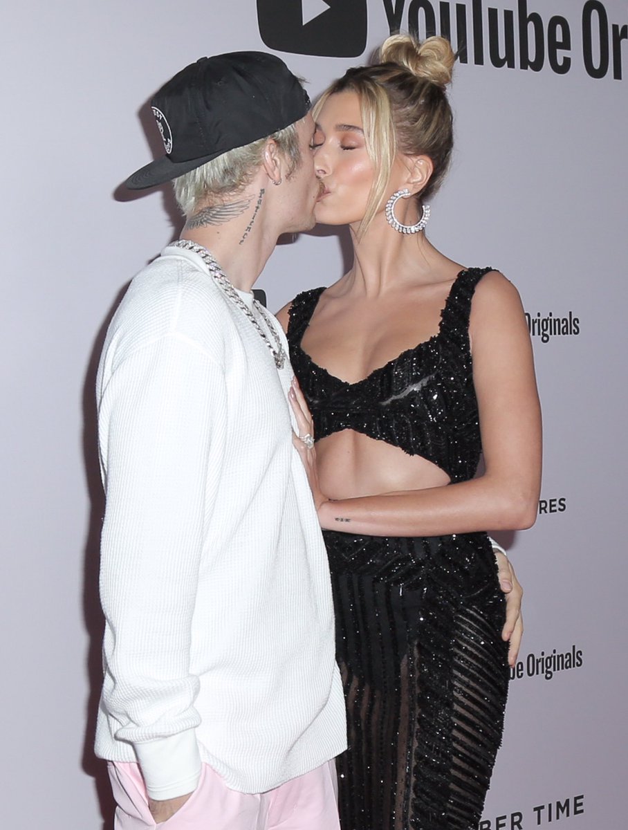 DJBmidias's tweet photo. E VAMOS DE FOFURA! 💕

HQ: Justin e Hailey Bieber no tapete vermelho da première do documentário “Justin Bieber: Seasons” em Los Angeles, CA - 27 de janeiro.
#JustinBieberSeasons https://t.co/W3dpB9Wpnh