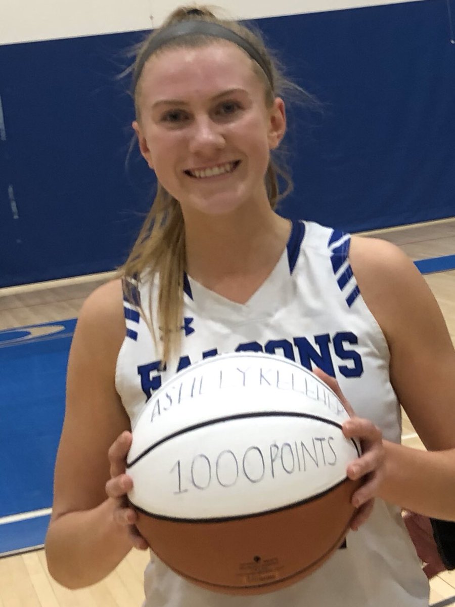 TheRichMaclone's tweet photo. 1️⃣0️⃣0️⃣0️⃣
Knocked down first and third FT and Ashley Keleher is Mashpee’s first 1,000 point scorer. Shot came with 1:31 left in 3Q. Middleboro leads 35-30
#AK1K https://t.co/gD6Z8kcXxN