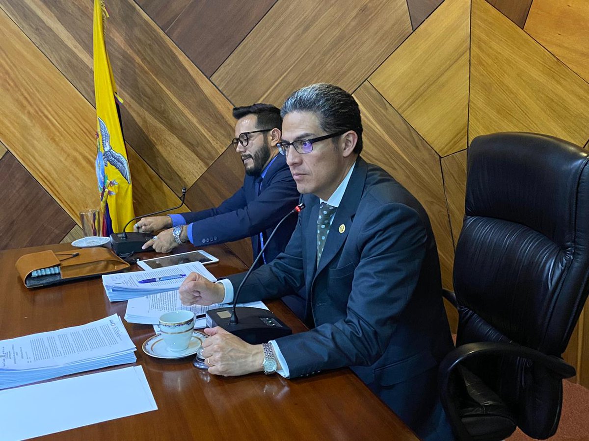 gadambato's tweet photo. #SesiónDeConcejoMunicipal| El Dr. Javier Altamirano Sánchez y los concejales de la ciudad, a esta hora, continuan trabajando por dar solución a los temas prioritarios que son de beneficio para toda la ciudadanía. 

¡Juntos construimos La Gran Ciudad del Ecuador! https://t.co/gcnPlmLl1X
