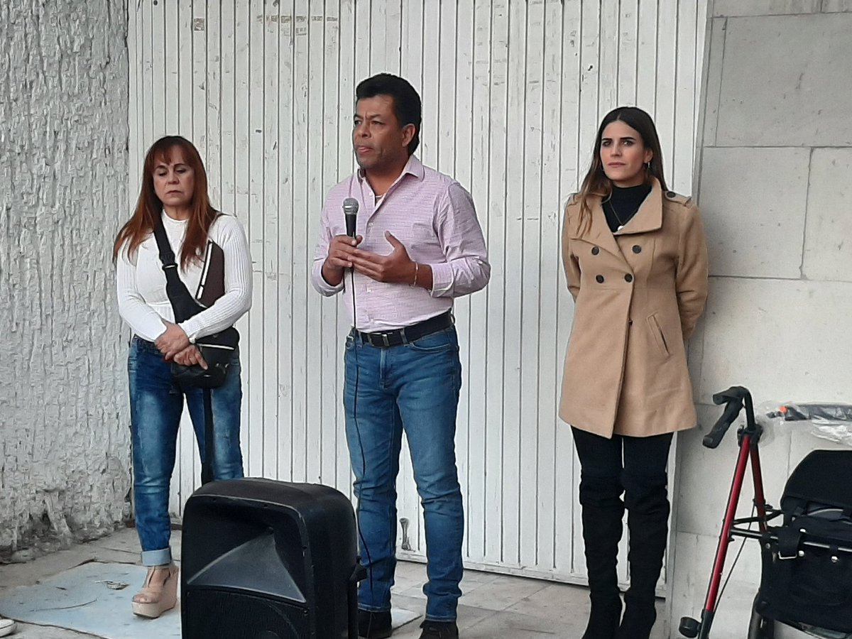PaxxCultura's tweet photo. Escuchando a los vecinos de la #ColValleDelAlamo es un gusto atender sus peticiones y trabajar de la mano con ellos por la ciudad.

Distrito #D14Local y #D14Federal trabajando juntos.

@FcoRmzSalcido @PrisFrancoB https://t.co/WWdzUfGQyy
