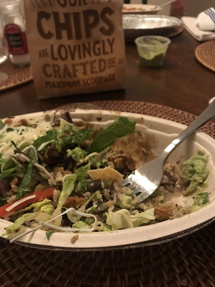 jesskboyd's tweet photo. Crisis adverted - not going to have a perforated stomach. Found this twist tie in my @ChipotleTweets bowl 🤢 You should tell your Thomasville Rd store in Tallahassee to be more careful next time. https://t.co/7vWe9kYYLi