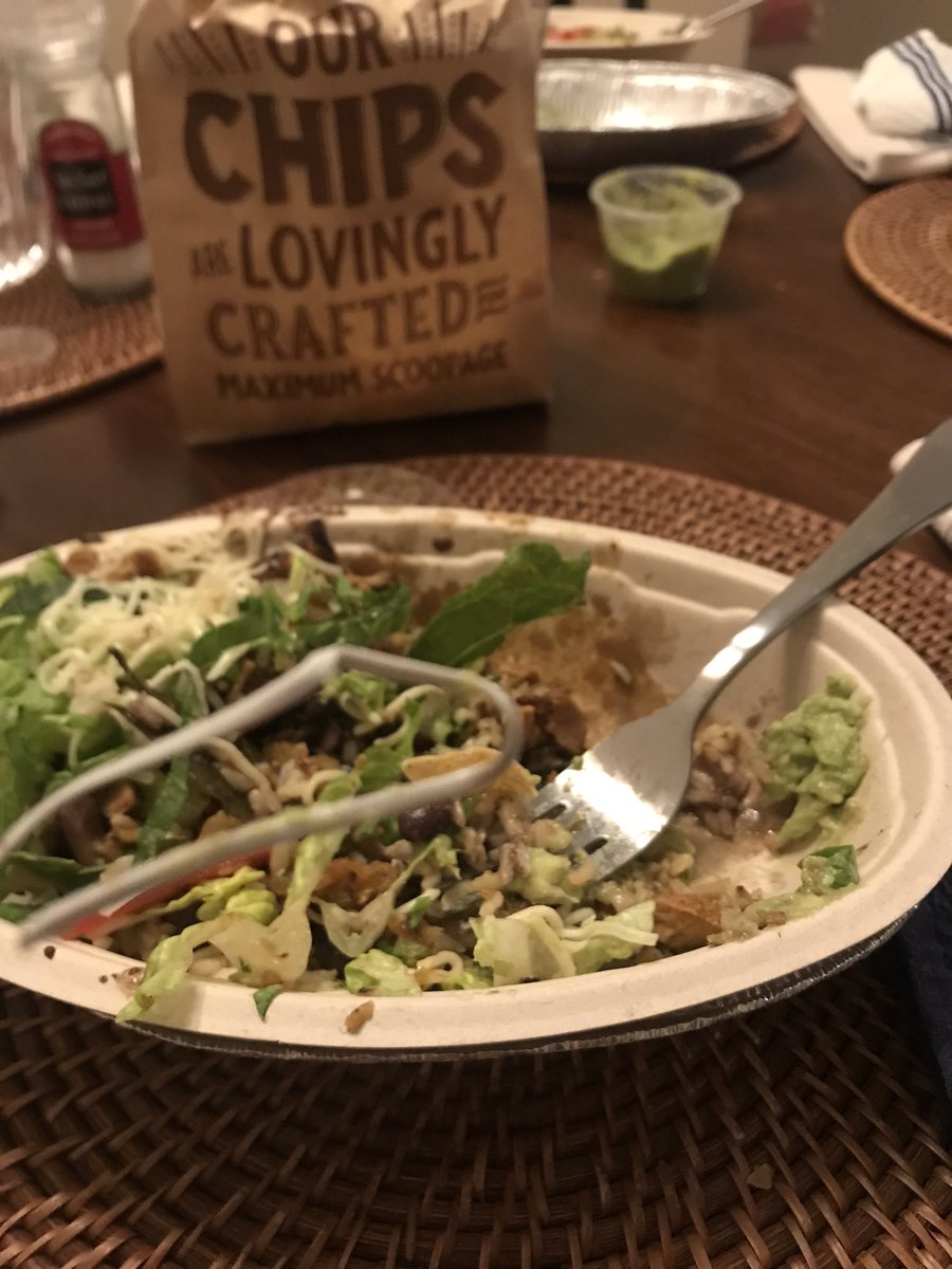 jesskboyd's tweet photo. Crisis adverted - not going to have a perforated stomach. Found this twist tie in my @ChipotleTweets bowl 🤢 You should tell your Thomasville Rd store in Tallahassee to be more careful next time. https://t.co/7vWe9kYYLi