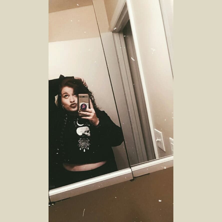 Morgoo96's tweet photo. #Hashtags #mirrorselfie #blackisthebestcolor #blackisthenewpink #thicc #croptop  #snack #selfie #throwback https://t.co/lGZfWIhSXh