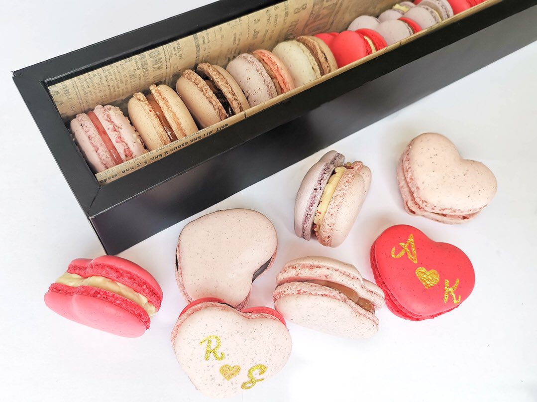 macaronschile's tweet photo. Ya tenemos listas nuestras cajas de San Valentín personalizadas ❤️☺️😍 recibiendo pedidos desde ahora... enviamos a todo Chile 🇨🇱#Macarons #corazon #sanvalentin #pololo #polola #chile #regala #amor #love #regalooriginal https://t.co/mdAQLugLyB