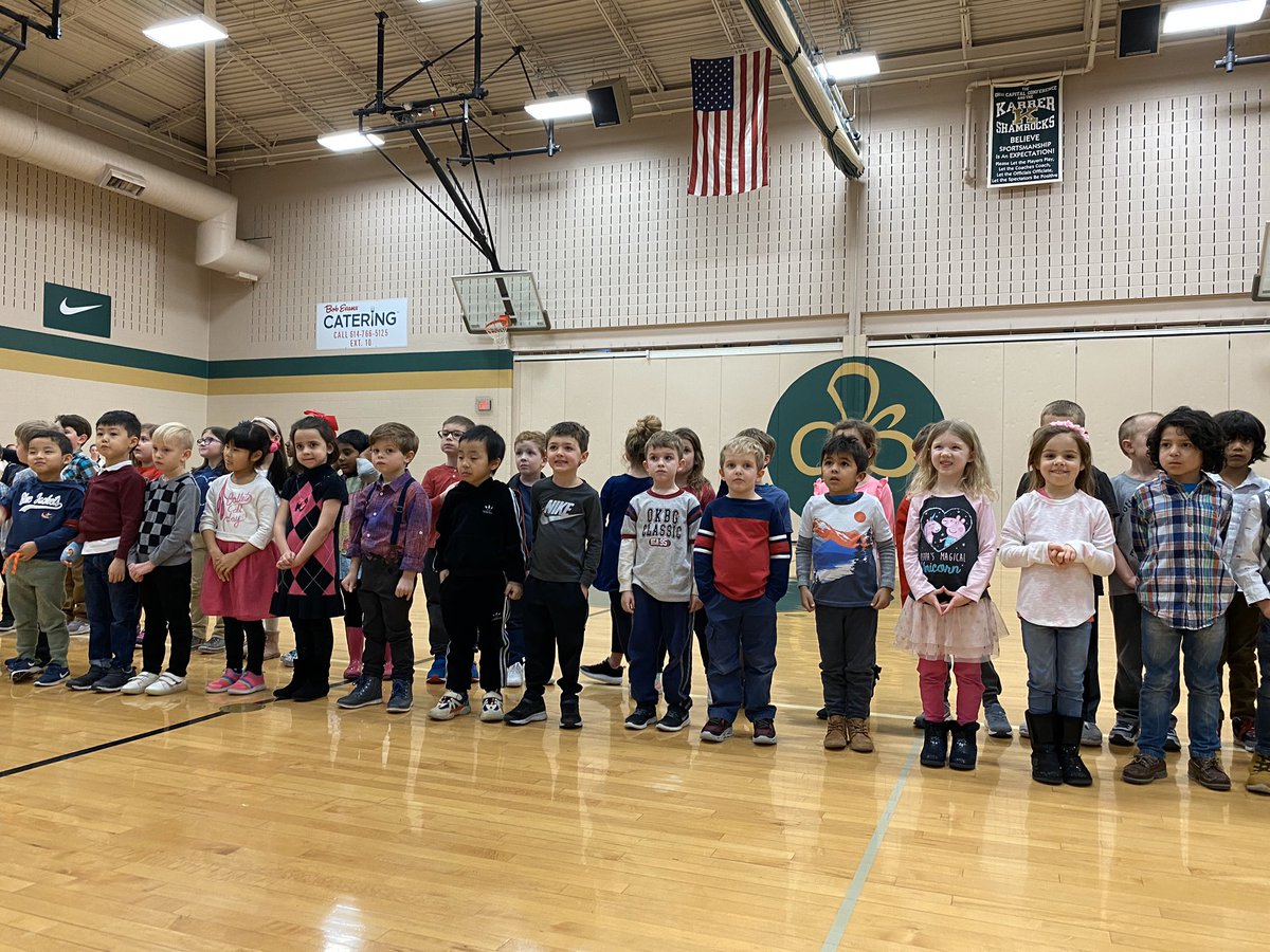 sceDCSD's tweet photo. Proud of our kindergarten students for a wonderful performance of the National Anthem before the Karrer girls basketball game tonight @mhubertSCE @MrsHippK @KMSAthletics #OurSCEStory #SweetKinderVoices https://t.co/9RWvRB9MWg