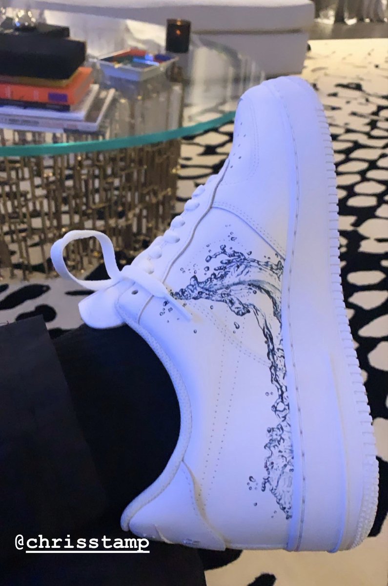 ComplexSneakers's tweet photo. .@Drake’s AF1s are different 🌊 https://t.co/0MEWkDgOpa