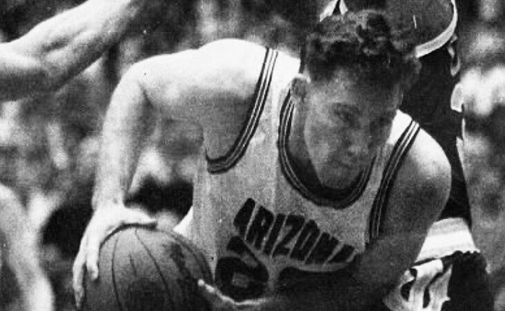 wildabout88's tweet photo. On this day in 1988 the No. 1 Wildcats beat the school up north 99-59. Tom Tolbert finished with 11 pts and 9 rbs.#wildabout88 @APlayersProgram @byronjr23 @SteveKerr @seanelliott_32 @mattmuehlebach @HarveyMasonjr @Kenny_Lofton7 @JudBuechler Bruce McClelland, Arizona Daily Star https://t.co/u6jrk8HMUw