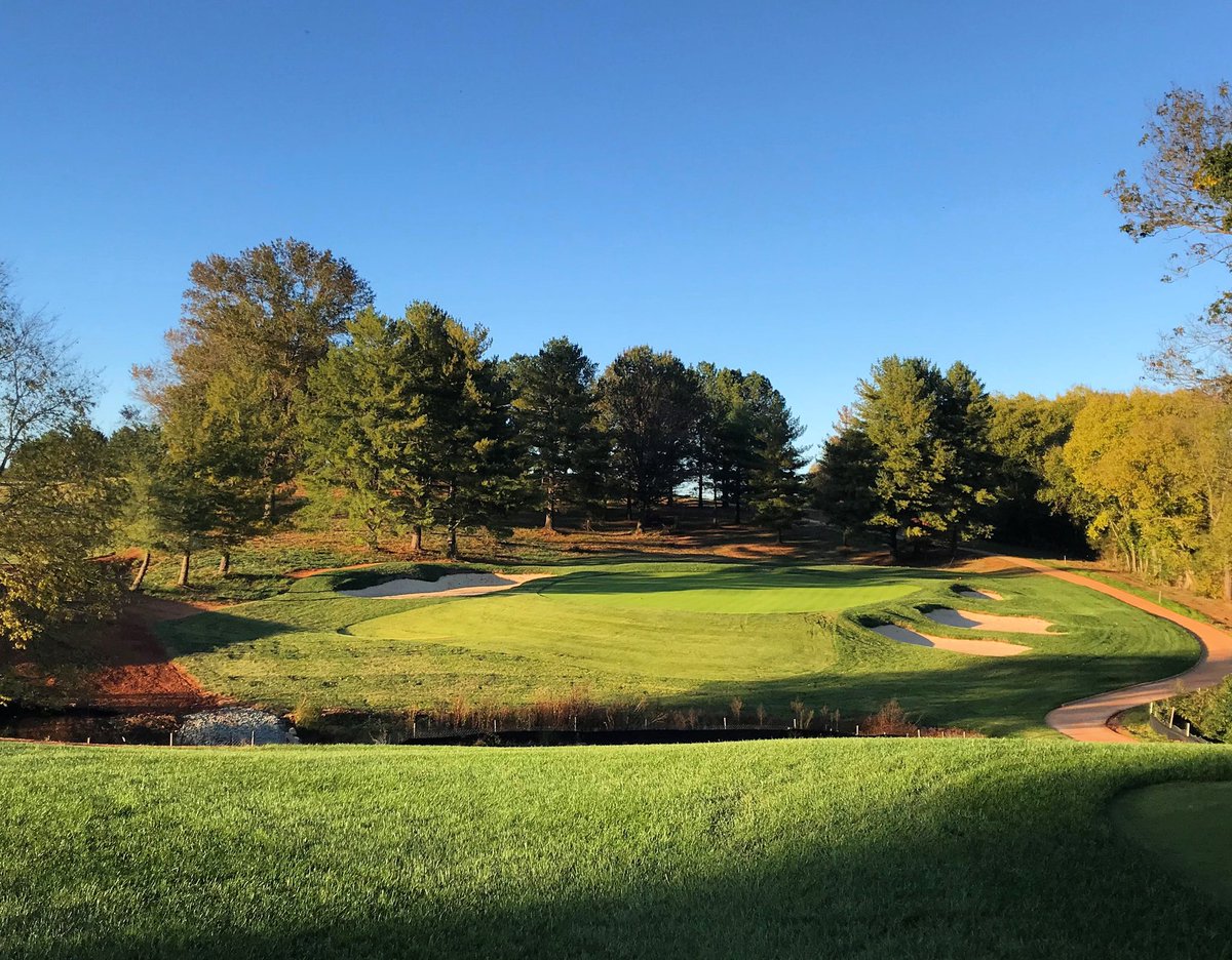 Par 3 thirteenth at the new Birdwood course for <a href="/UVAMensGolf/">Virginia Men's Golf</a> 😍
Can’t wait to wake this course up after winter and prep for the opening this summer! ⛳️
