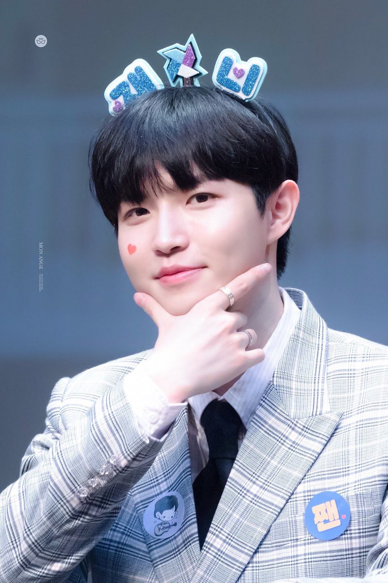 ✧* ･ﾟ♡day 28 〈jan 28th〉hiiiii bub I just got my new schedule and and figuring myself out for uni, I wonder how you did uni and being idol but ur a legend, I hope you’re not over working yourself and resting enough I love you sooooo much 