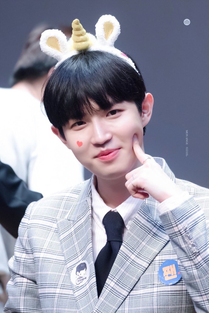 ✧* ･ﾟ♡day 28 〈jan 28th〉hiiiii bub I just got my new schedule and and figuring myself out for uni, I wonder how you did uni and being idol but ur a legend, I hope you’re not over working yourself and resting enough I love you sooooo much 