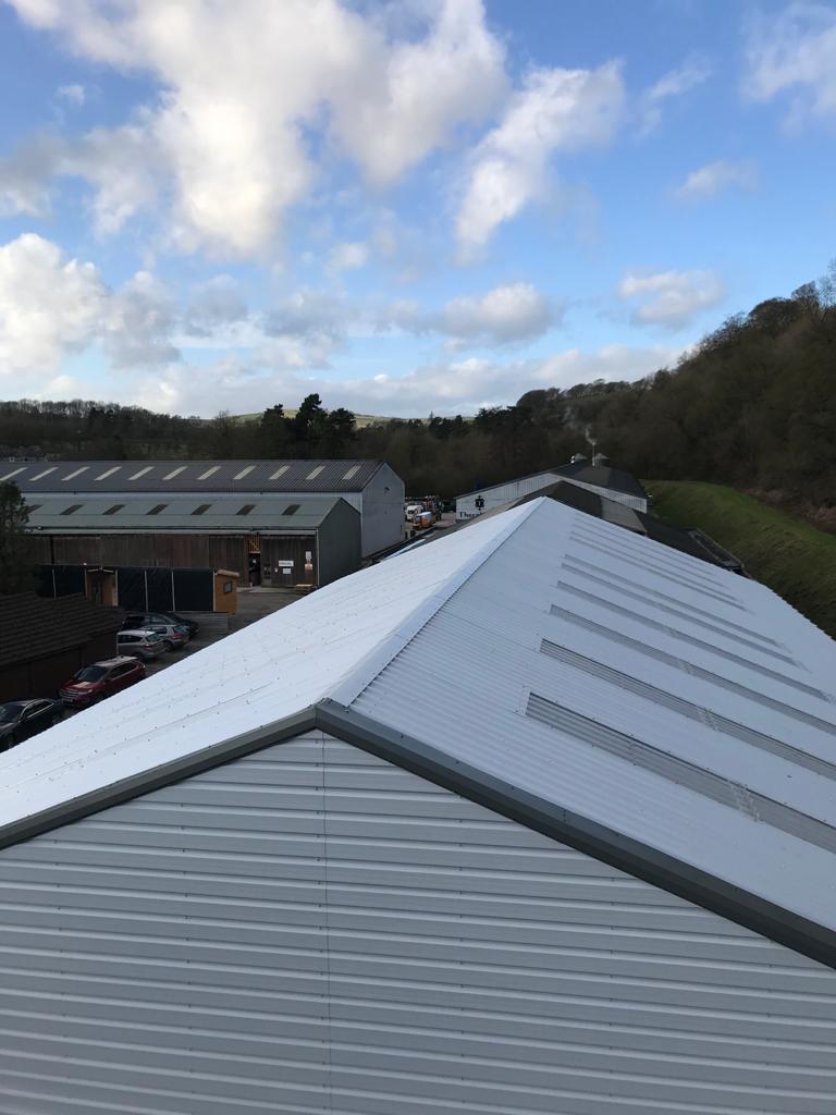 DonkinGroup's tweet photo. Phase 1 of 2 completed on a 10,000 sq.ft, full removal &amp; re-roof/clad project in Derbyshire. The client required a quick start on this project, on this occasion, we were able to commence re-roofing works just 10 working days from receipt of order. https://t.co/1KE8qlk1NB