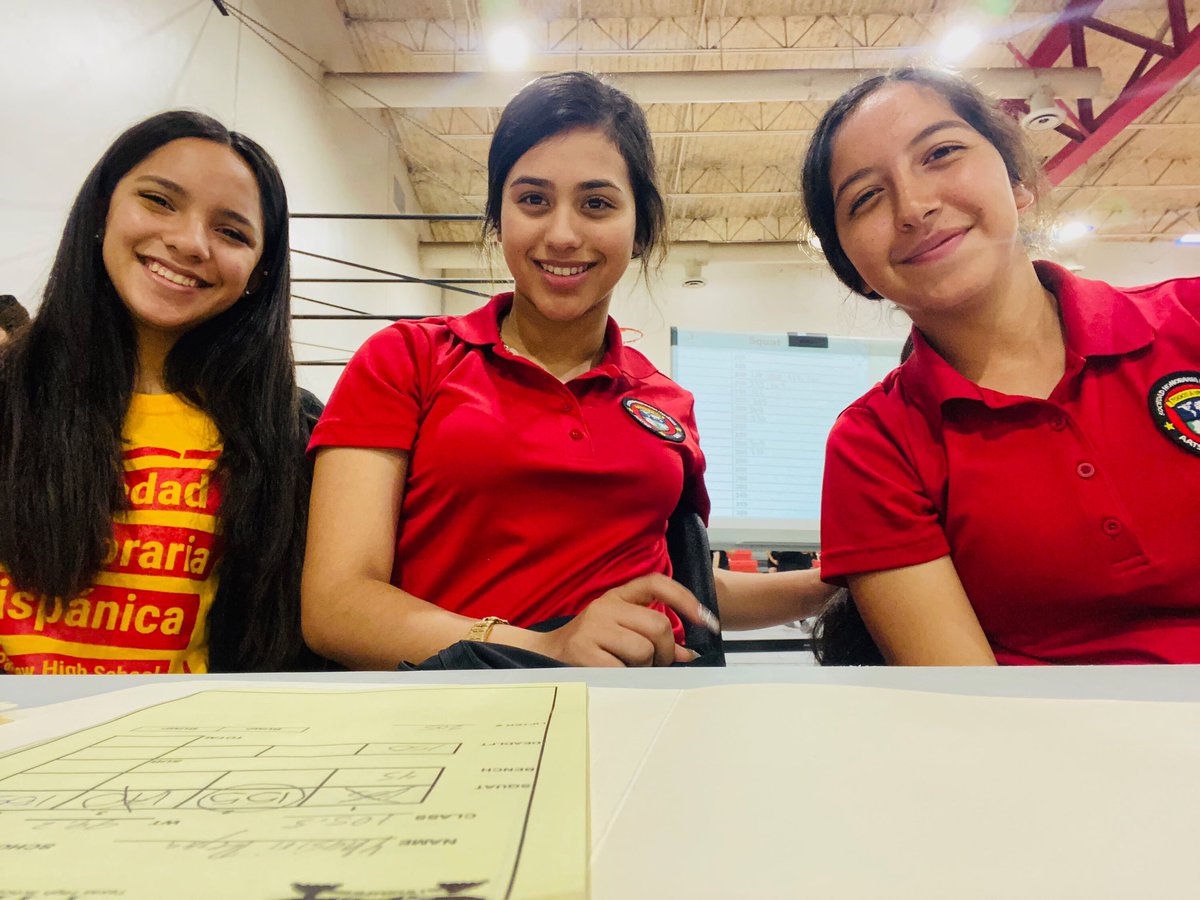 SHHPalmview's tweet photo. Estudiantes completando su servicio a la comunidad del mes de enero... Gracias! https://t.co/7obqmZwYpe