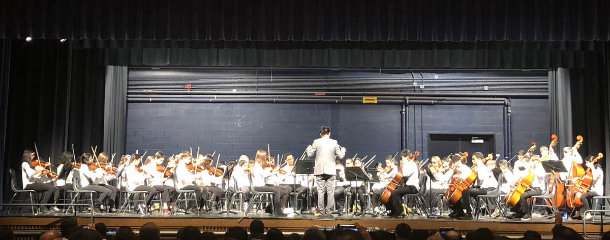 SpsPerforming's tweet photo. Nice work Sherwood Middle School Sixth Grade Orchestra!  Looking forward to hearing your Spring Concert. #Shrewsburylearns @JonathanKelly_ @DLienSPS @MiddleSherwood https://t.co/eCXye03sec