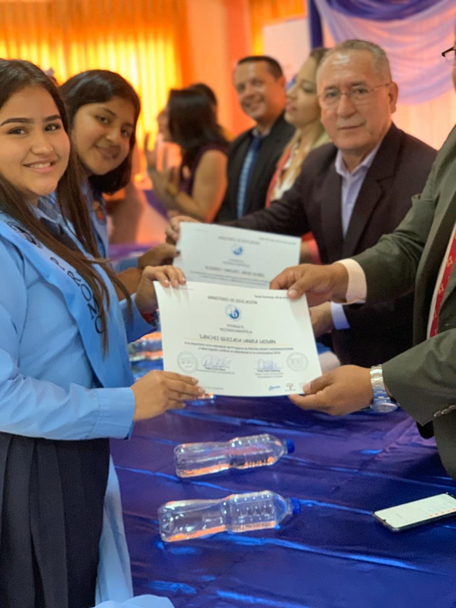 EdgarCuevaV's tweet photo. HOY, con la presencia de @RaisaCorral coordinadora (S) de @EducacionZ4_Ec, directores del #Distrito23D01 y #Distrito23D02, se llevó a cabo el #ActoSolemne de entrega de #Diploma a los estudiantes del #BachilleratoInternacional.
#SomosEducaciónEC
@JOSEBURGOSBRION
@monserratcream1 https://t.co/4eedz1XYAh