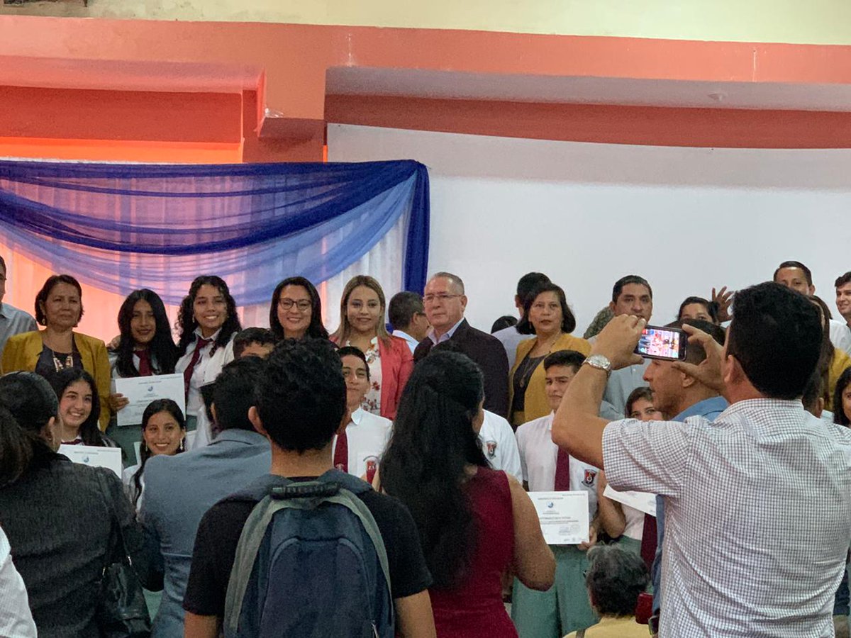 EdgarCuevaV's tweet photo. HOY, con la presencia de @RaisaCorral coordinadora (S) de @EducacionZ4_Ec, directores del #Distrito23D01 y #Distrito23D02, se llevó a cabo el #ActoSolemne de entrega de #Diploma a los estudiantes del #BachilleratoInternacional.
#SomosEducaciónEC
@JOSEBURGOSBRION
@monserratcream1 https://t.co/4eedz1XYAh
