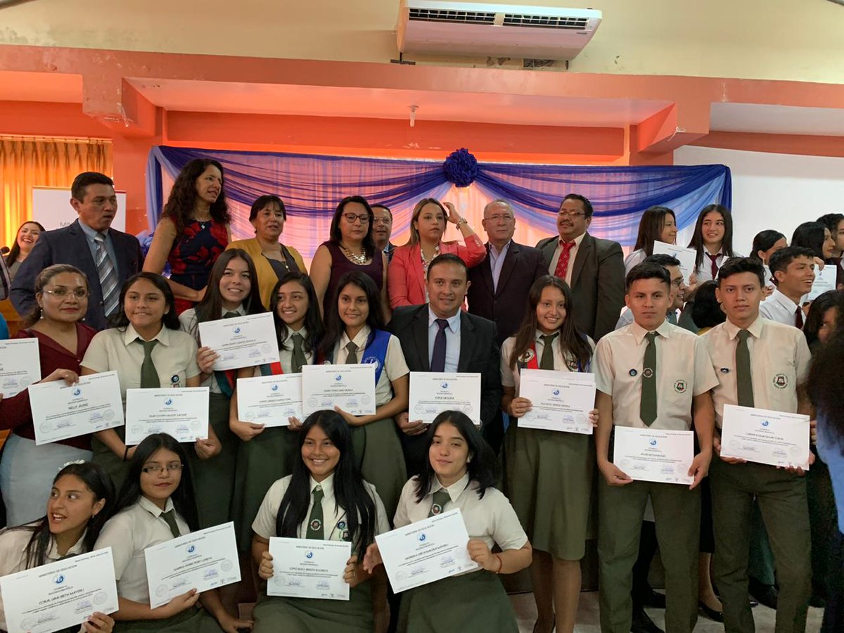 EdgarCuevaV's tweet photo. HOY, con la presencia de @RaisaCorral coordinadora (S) de @EducacionZ4_Ec, directores del #Distrito23D01 y #Distrito23D02, se llevó a cabo el #ActoSolemne de entrega de #Diploma a los estudiantes del #BachilleratoInternacional.
#SomosEducaciónEC
@JOSEBURGOSBRION
@monserratcream1 https://t.co/4eedz1XYAh