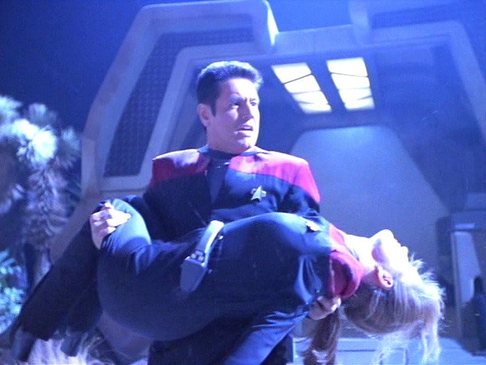 Manalyzer131's tweet photo. Celebrating #thresholdday and #codaday and sensing a theme for Janeway on this glorious day.
#startrekvoyager #janewaychakotay #janewayparis #kathrynjaneway https://t.co/maMm0bhcfw