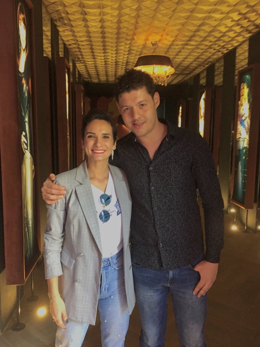 MikeGdl_'s tweet photo. Un placer conocer a la cantante @RobinTorres_ quien interpretará a #Mecano con su gira “Hijo de la luna” el próximo 29 de Marzo en el @teatrodiana 🎙🎶
.
.
.
#KarlaArroyoPR #LoveMyJob #TeatroDiana #Gdl #Guadalajara #TributoAMecano #GrupoMecano #RobinTorres #HijoDeLaLuna https://t.co/jDitcFuohH
