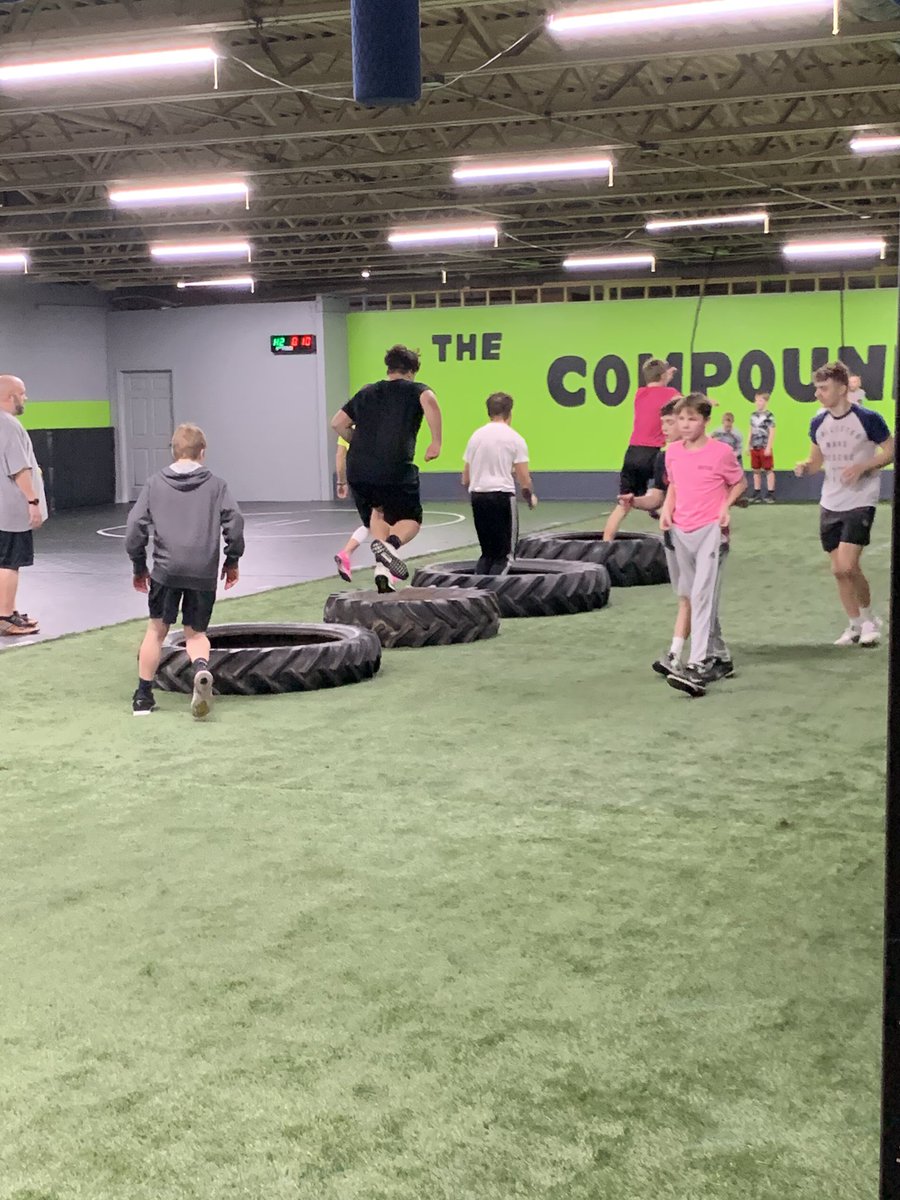 nessa_compagni's tweet photo. Young Men putting in some work this evening! #RinggoldRams #RamPride #wrestling @RinggoldRams @ringgold_rams @Ringgold_HS @RSDRAMS #TheCommpound https://t.co/9IK4TnicBp